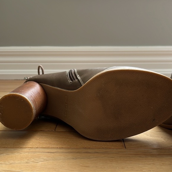 Laced booties / heels - call it spring - Picture 3 of 4